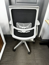 Load image into Gallery viewer, Haworth Soji Office Chair