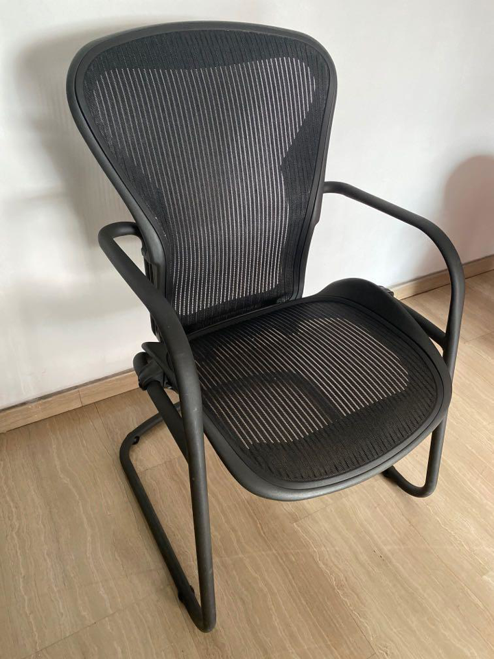 Herman miller 2025 aeron guest chair