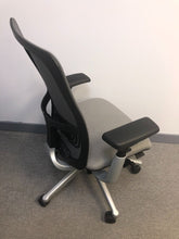 Load image into Gallery viewer, Haworth Zody - meofficesale.com