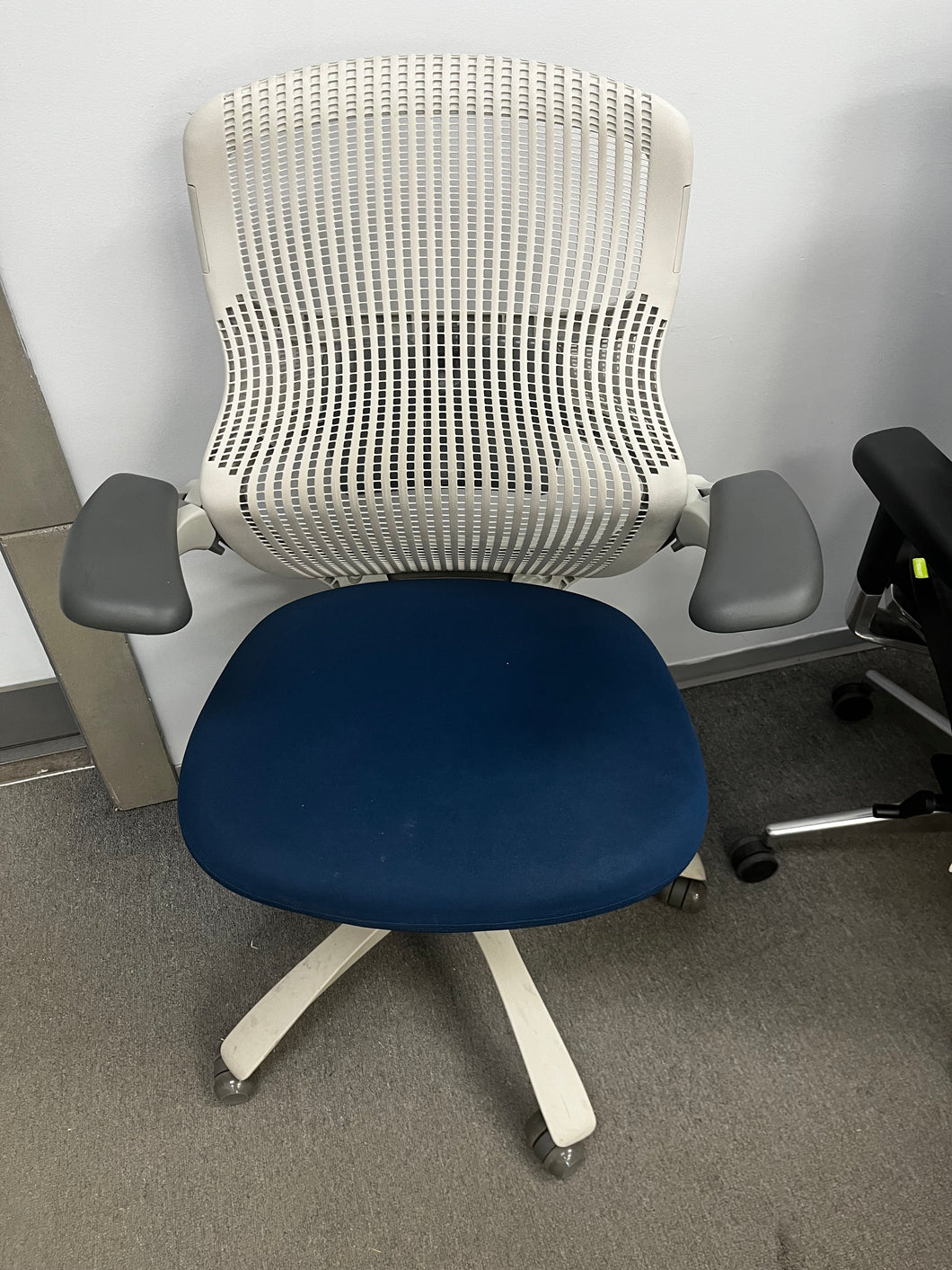 Used Knoll Generation Task Chair - Blue/White