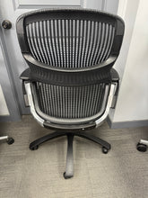 Load image into Gallery viewer, Knoll Generation Task Chair - Black
