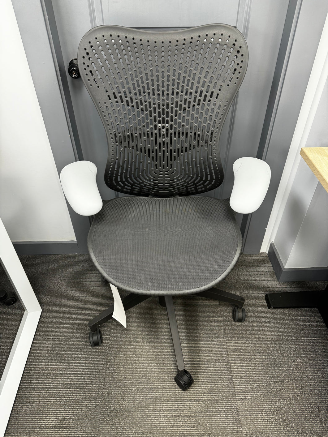 Open Box Herman Miller Mirra 2 – Fully Loaded