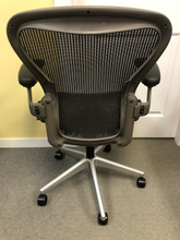Load image into Gallery viewer, Used Herman Miller Aeron Chair - meofficesale.com
