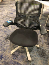 Load image into Gallery viewer, Knoll Generation Task Chair - BLK - meofficesale.com
